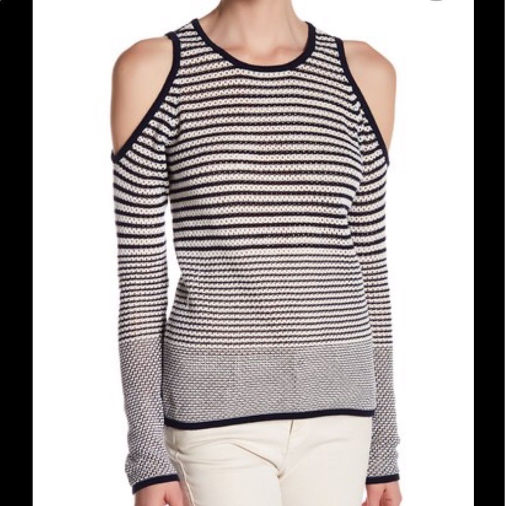 ROMEO & JULIET COUTURE OPEN KNIT TOP - L